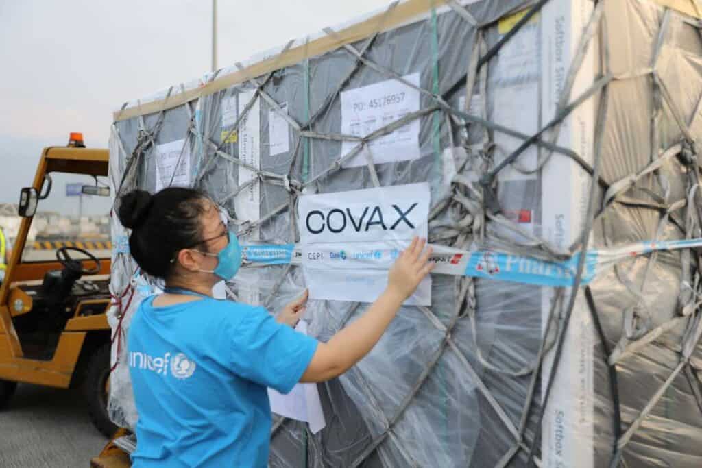Mecanismul COVAX va livra doza cu numărul 65 de milioane, în această săptămână. foto: UNICEF