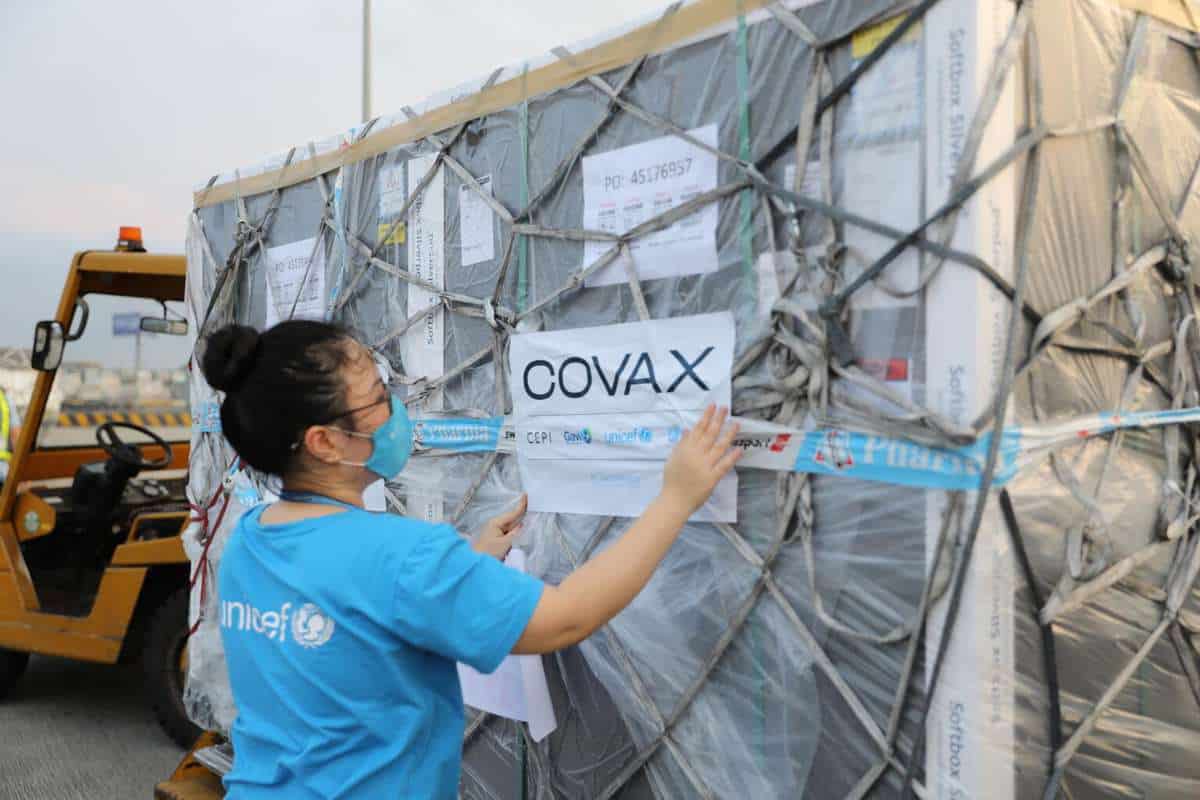 Mecanismul COVAX va livra doza cu numărul 65 de milioane, în această săptămână. foto: UNICEF
