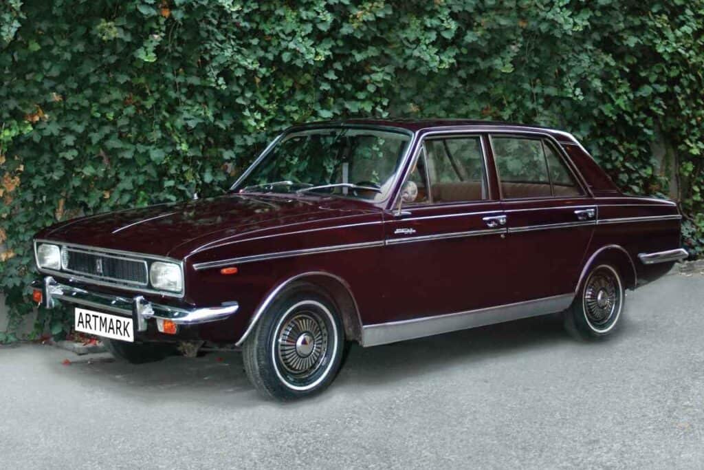 Limuzina Paykan Hillman-Hunter, primită cadou de Nicolae Ceauşescu - cu prilejul alegerii sale, în 1974, în funcţia de preşedinte al Republicii Socialiste România