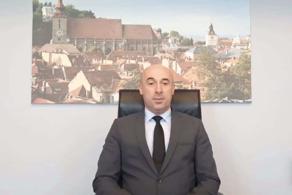 Prefectul Braşovului vrea redeschiderea piscinelor interioare