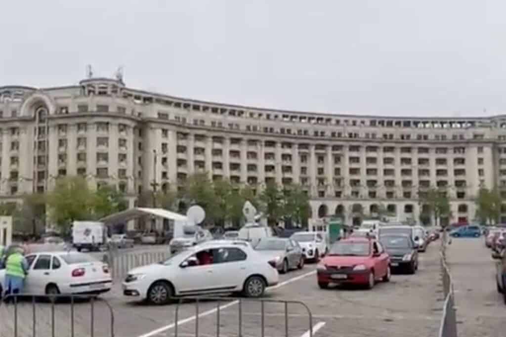 Centrul de vaccinare drive through, din Piața Constituției, închis din cauza unei defecțiuni la rețeaua electrică din centrul Bucureștiului