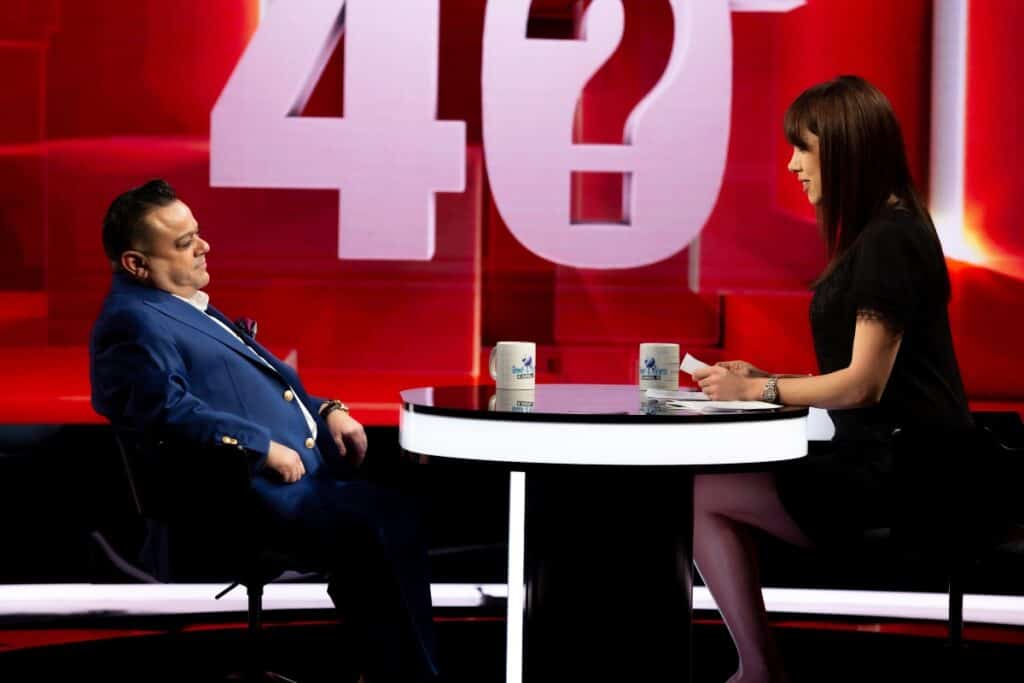 Adrian Minune, dezvăluiri inedite, în emisiunea lui Denise Rifai: ”Mai mult decât o pereche de ciorapi și un maiou, în copilărie, nu am primit!”
