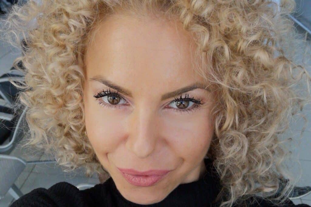 Lumea presei, în doliu: La scurt timp după Alin Bogdan, a încetat din viață și fosta jurnalistă Andreea Budică. Ea fost înmormântată, astăzi, la Petroșani