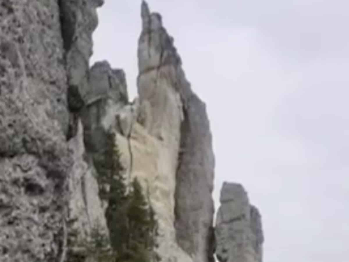 Sute de tone de stâncă din turnurile Masivului Ceahlău s-au prăbușit!