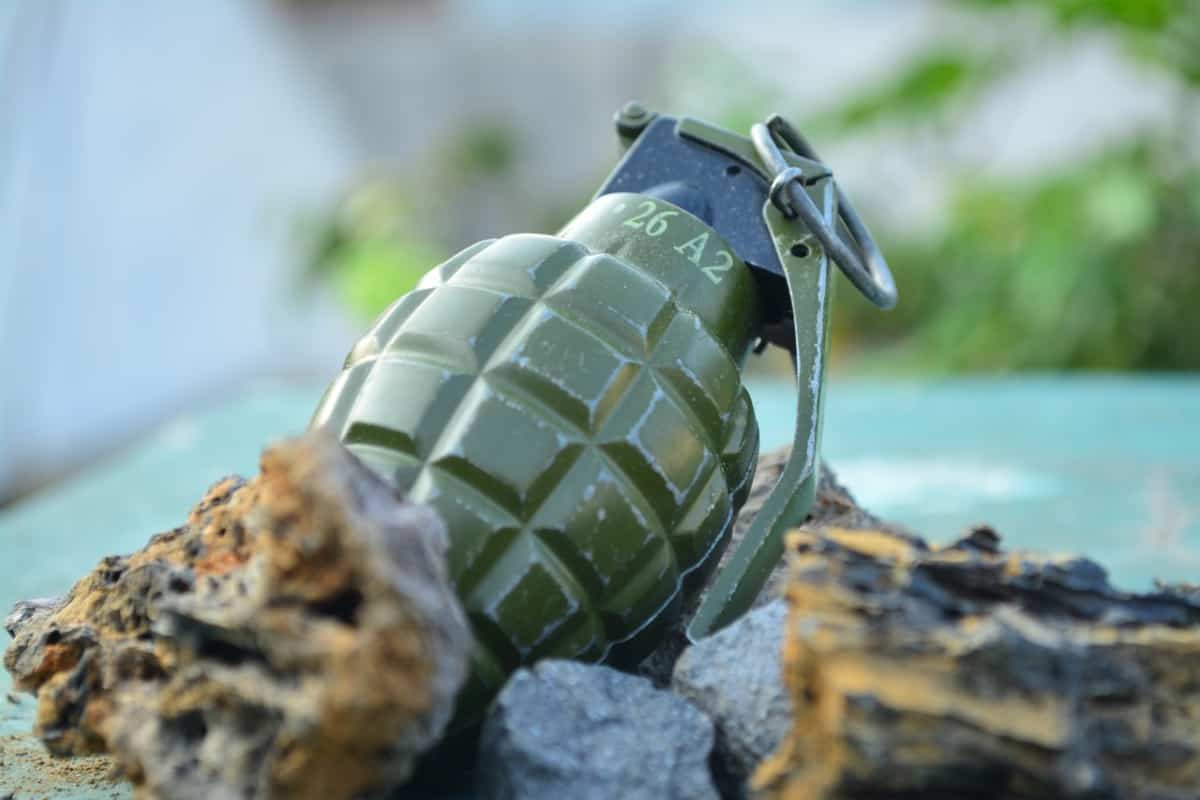 Alertă: Lada cu grenade, într-un liceu din București!