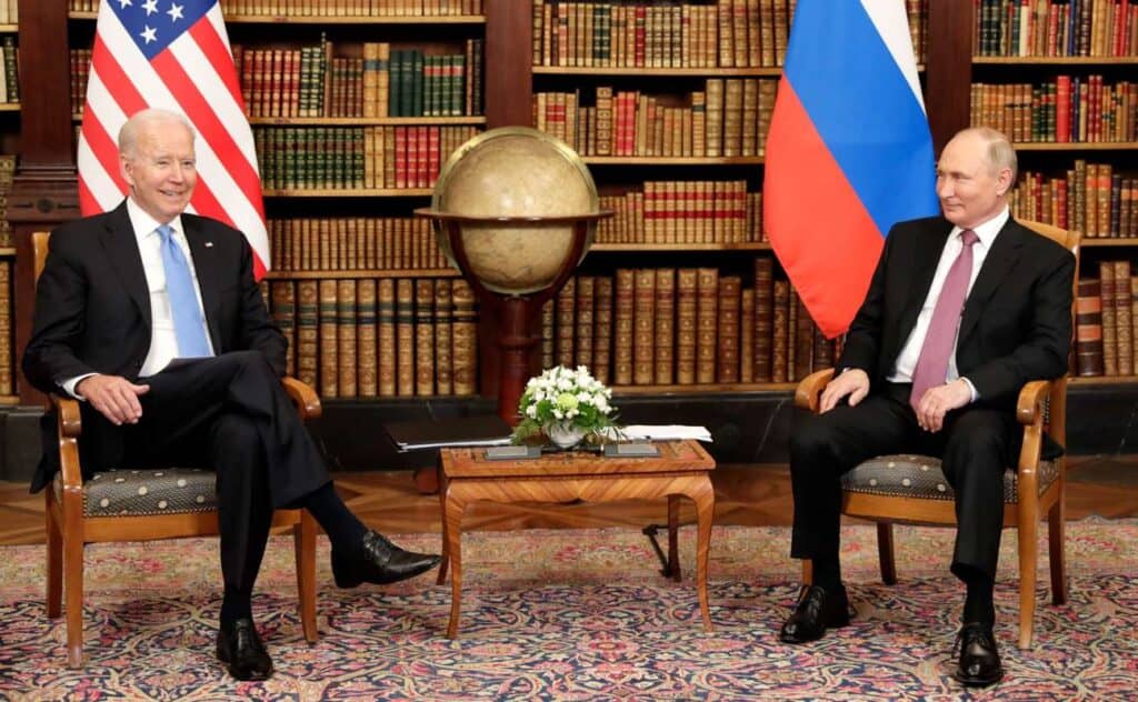 Putin anunţă la Geneva un acord în vederea unor negocieri ruso-americane privind o limitare a proliferării nucleare