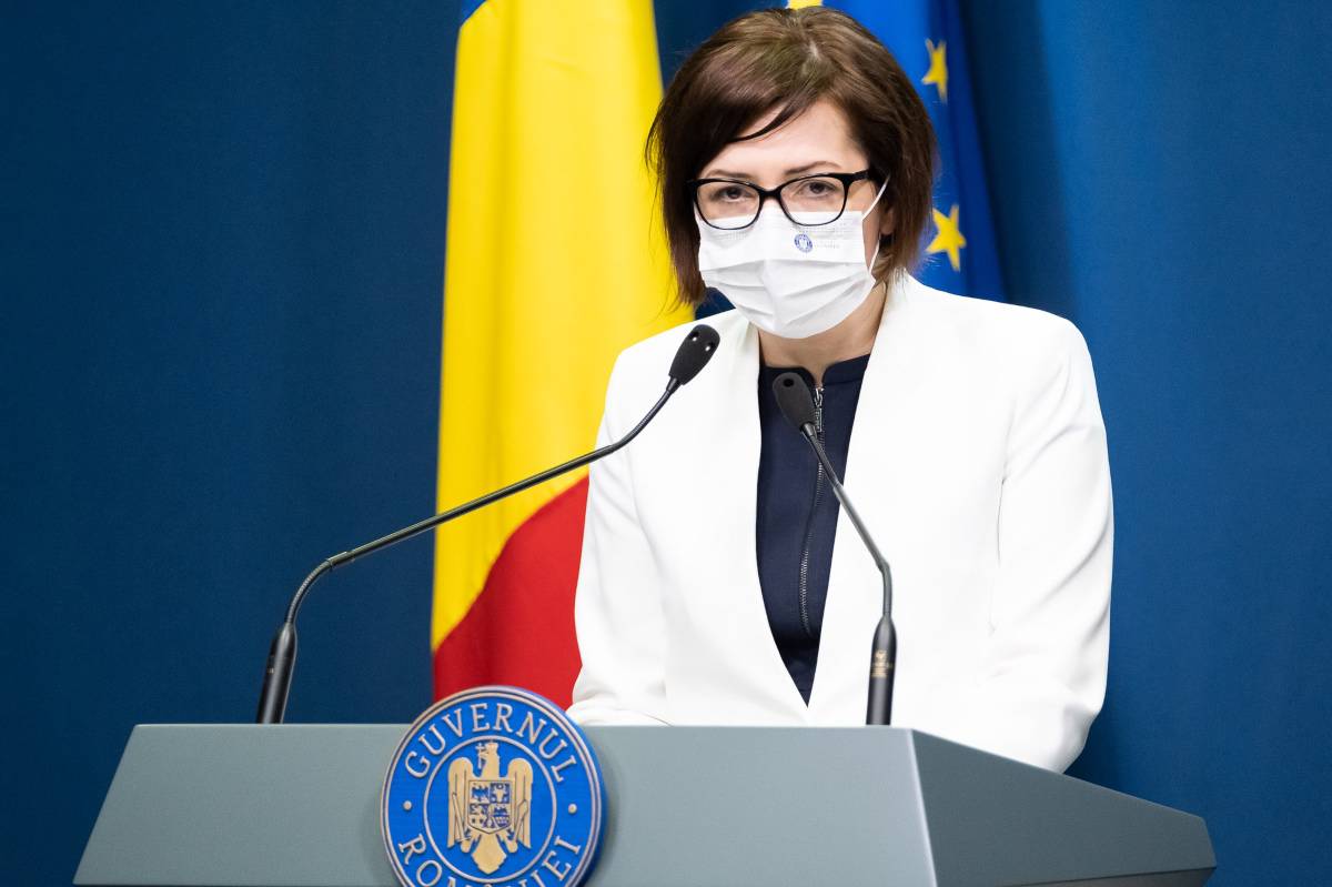 Ioana Mihăilă, îngrijorată că prin interzicerea cumulului pensiei cu salariul ar putea apărea criză de personal medical
