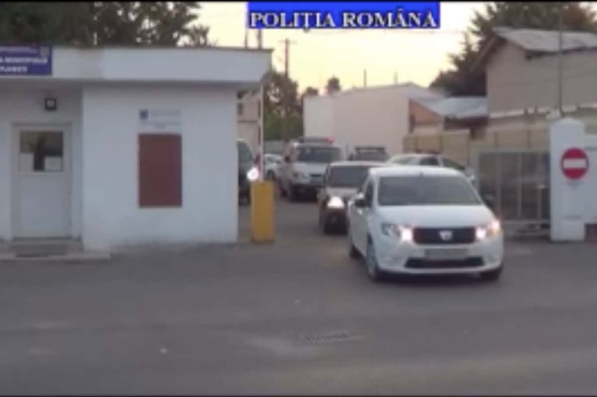În urma unor percheziții, în Ploiești și Câmpina, 14 persoane, audiate într-un dosar de viol şi lipsire de libertate