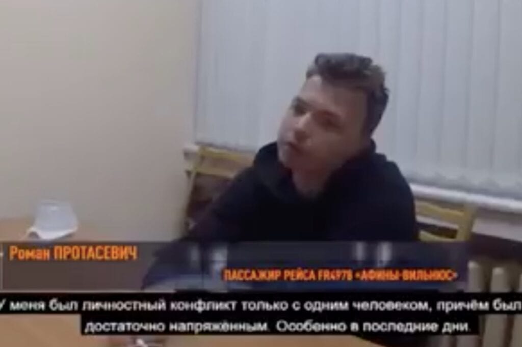 Roman Protasevici, interviu, la o lună de la arestare. Familia afirmă că acesta a fost luat "sub amenințare"