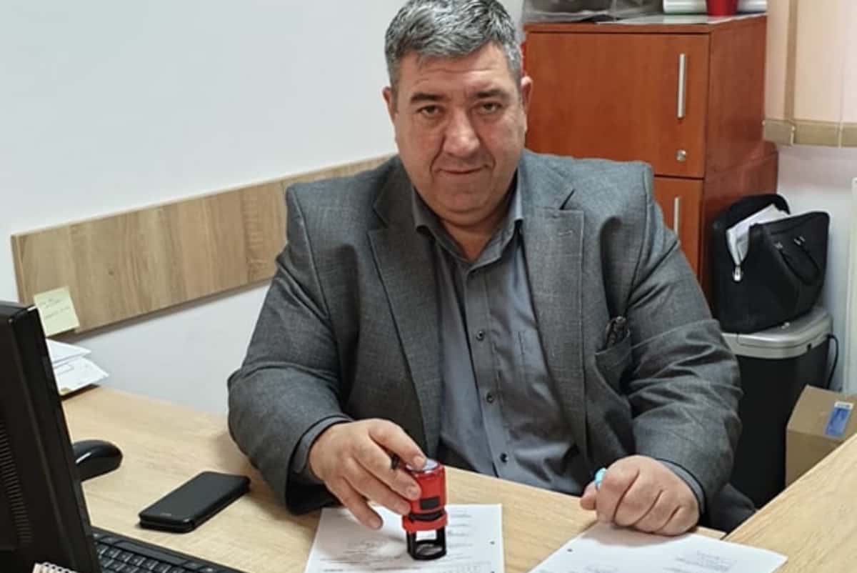 Primarul din Ştefăneştii de Jos, reţinut pentru act sexual cu minor, viol, şantaj şi influenţarea declaraţiilor