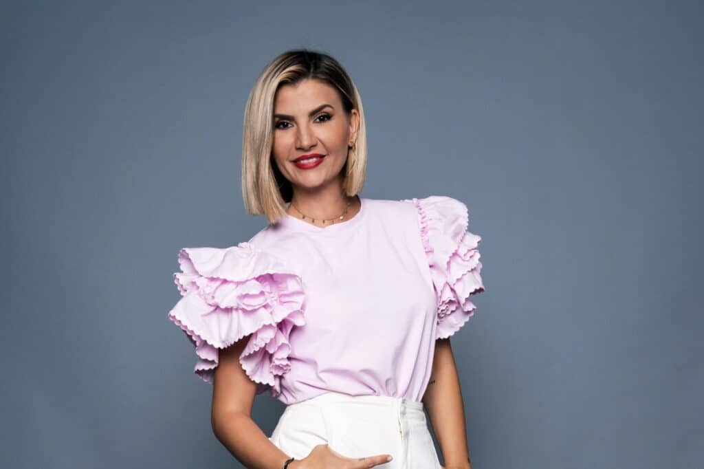 Anamaria Ionescu se alătură găștii Vorbește Lumea!