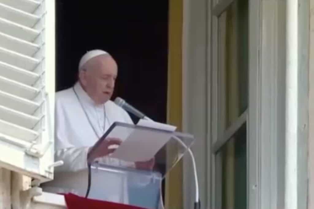 Papa Francisc, "episod de febră", după operația la colon, dar examenele medicale sunt normale