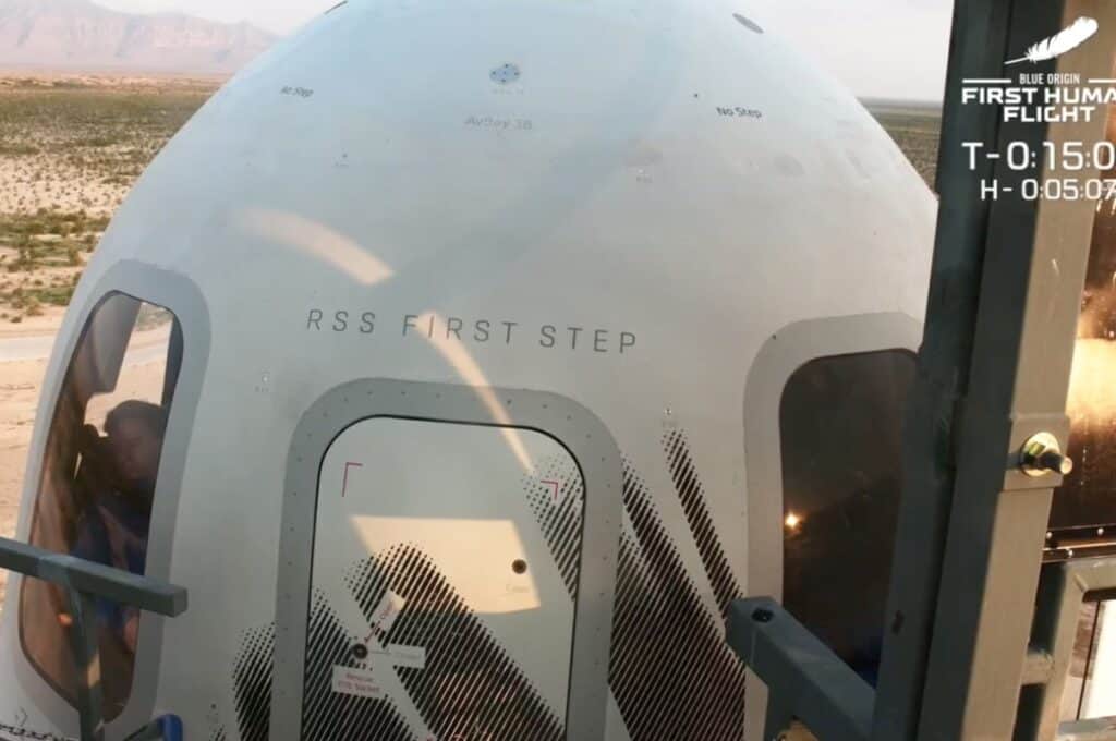 Jeff Bezos și alte trei persoane, pe orbită, la bordul New Shepard, prima navă ce nu va fi pilotată
