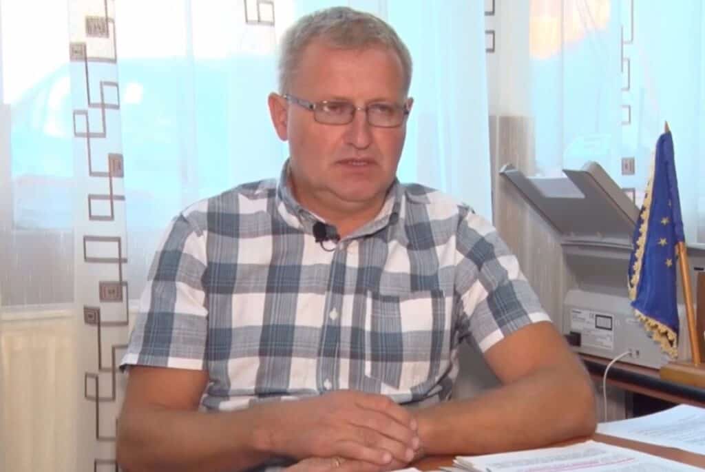 Judecătorii au invalidat mandatul fostului primar din Șotrile, condamnat pentru pornografie infantilă și reales în funcție