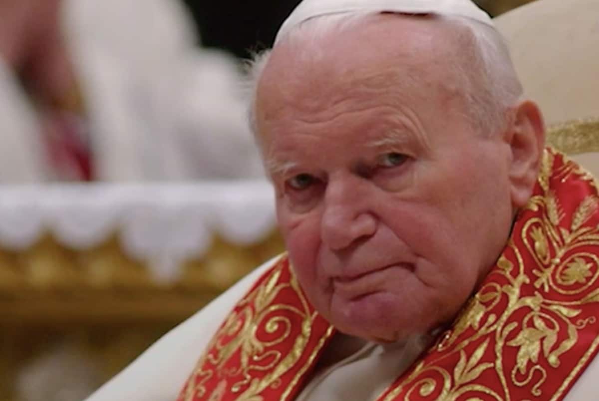 Un fost cardinal american, pus sub acuzare pentru pedofilie. Este cel mai înalt prelat din SUA care are probleme cu Justiția