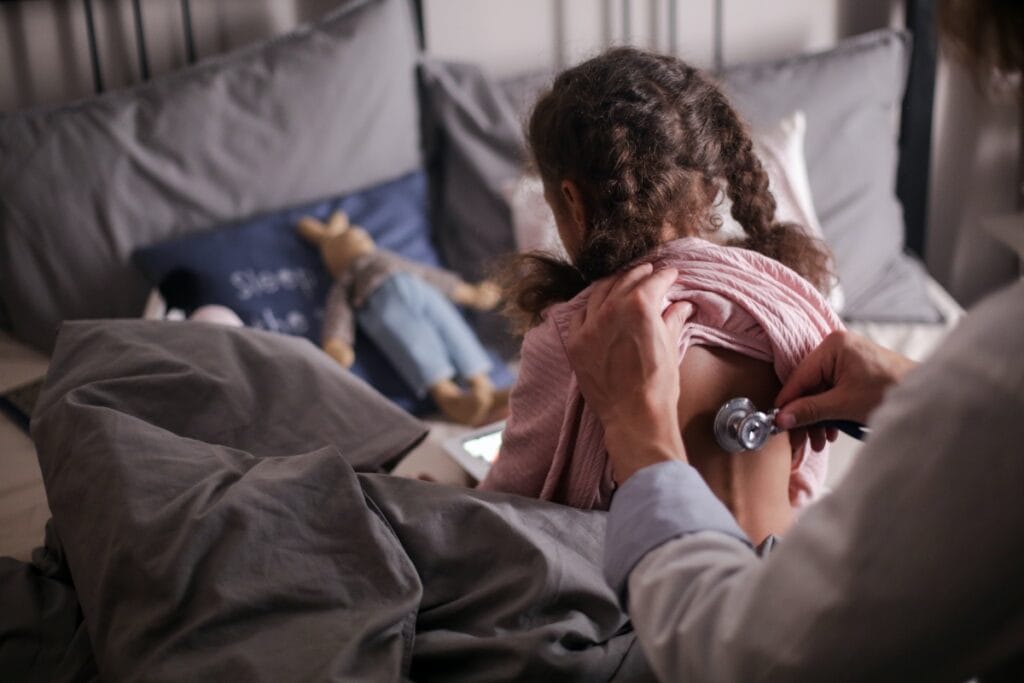 Medicii nu înțeleg ce se întâmplă: Val de infecții respiratorii agresive la copii