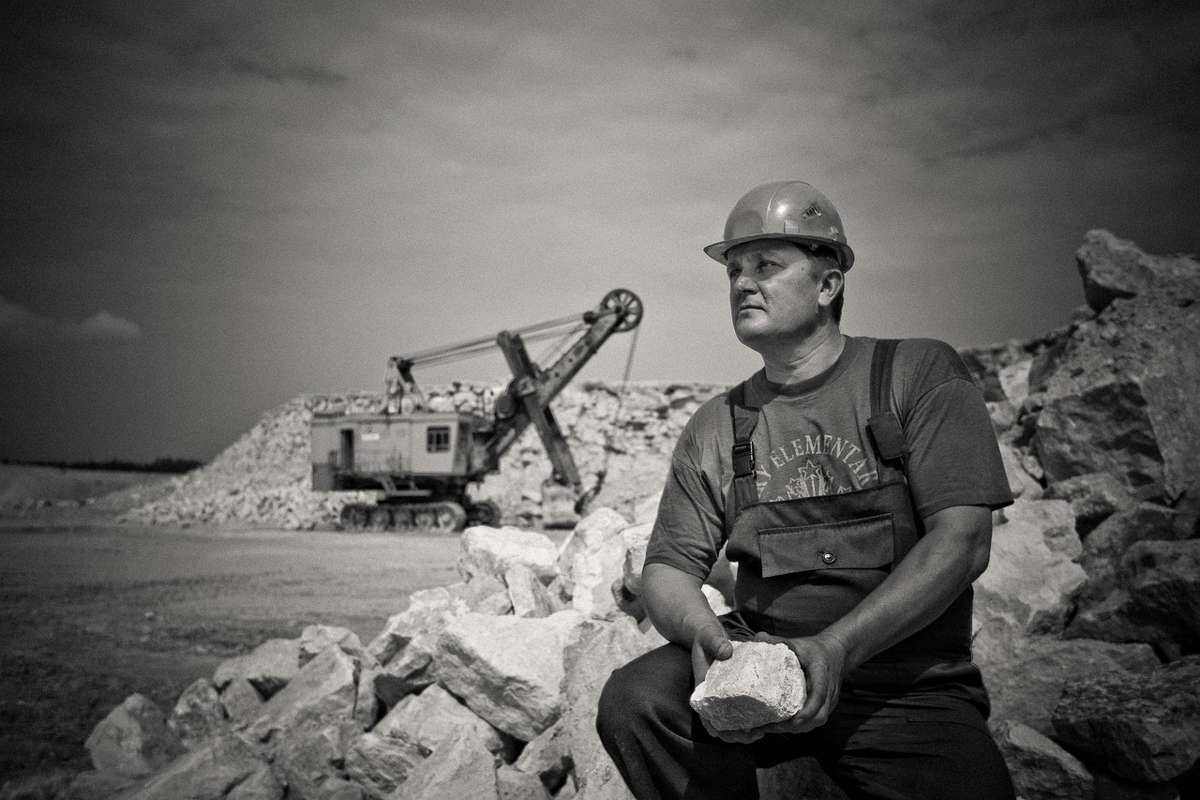 Năsui recunoaște că deşi muncesc mult, românii rămân săraci