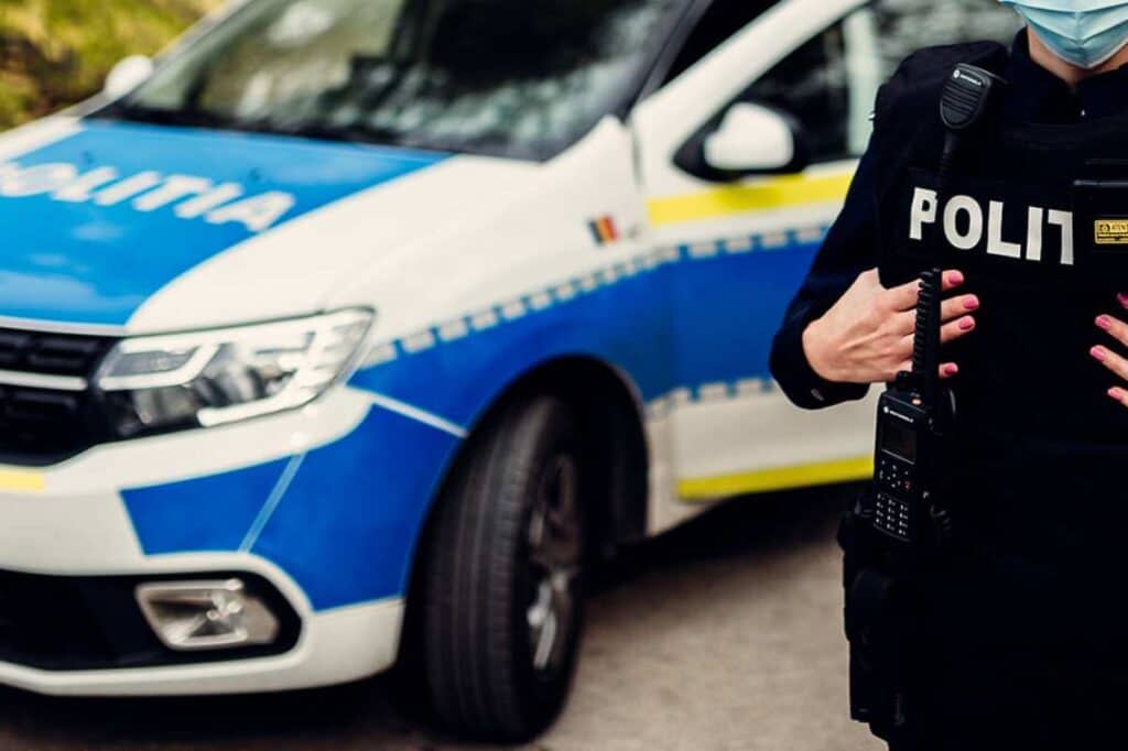 O polițistă de la Anticorupție a murit după ce a căzut de la etajul 9