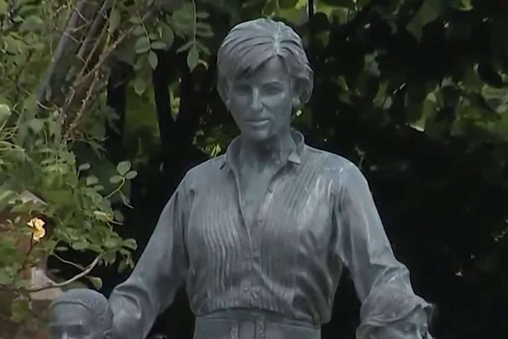 Statuie prințesa Diana