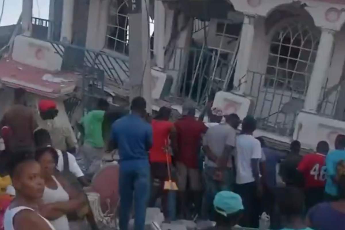 Cutremurul din Haiti: 5700 de răniți și 1300 de morți