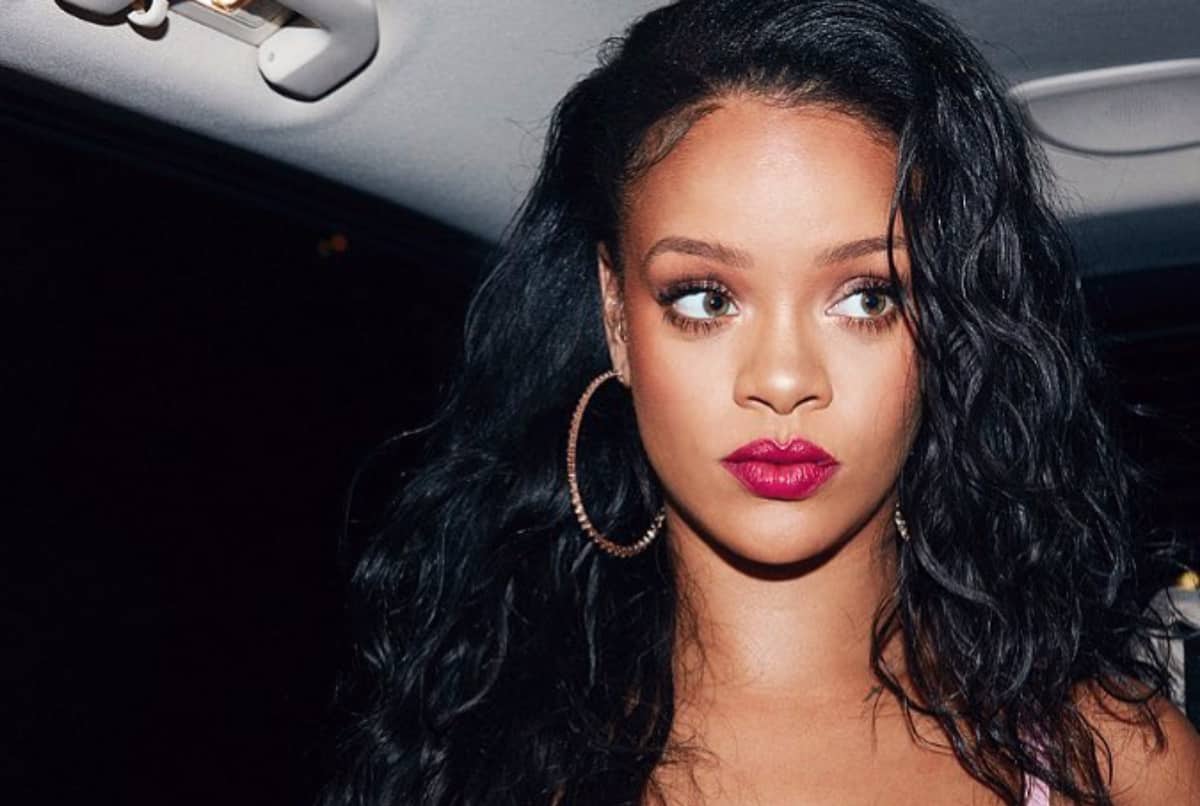 Rihanna, cea mai bogată cântăreață din lume!