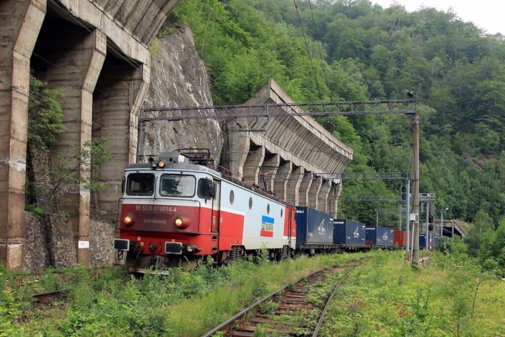 Auditul Curții de Conturi a stabilit că peste 50% din personalul CFR Marfă are vârste de 50-60 de ani