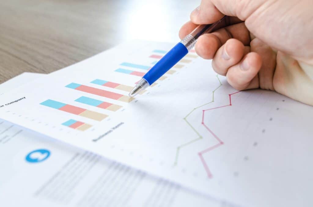 Premierul anunță o creștere a cifrei de afaceri din industrie de 26% și a producției industrale de 16%