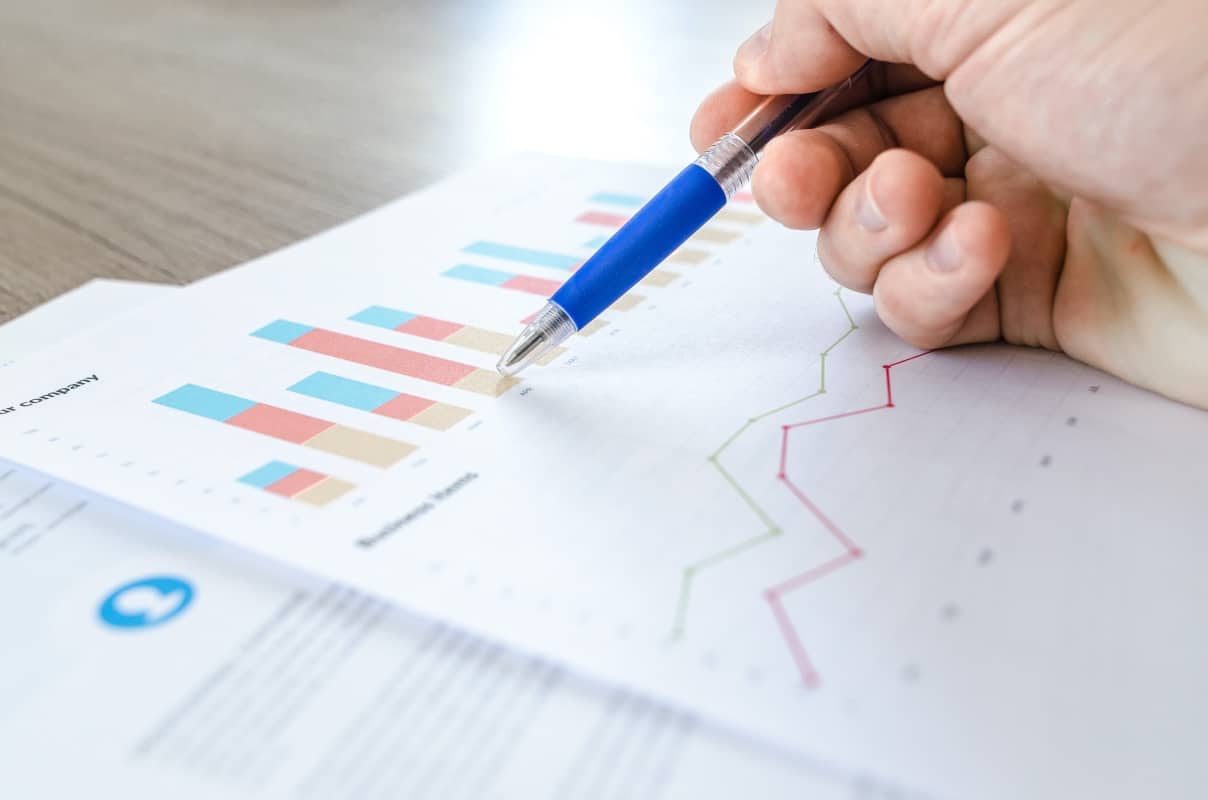 Premierul anunță o creștere a cifrei de afaceri din industrie de 26% și a producției industrale de 16%