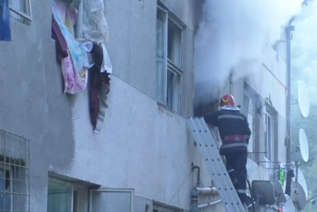 Într-un bloc din Drobeta Turnu-Severin a explodat o butelie