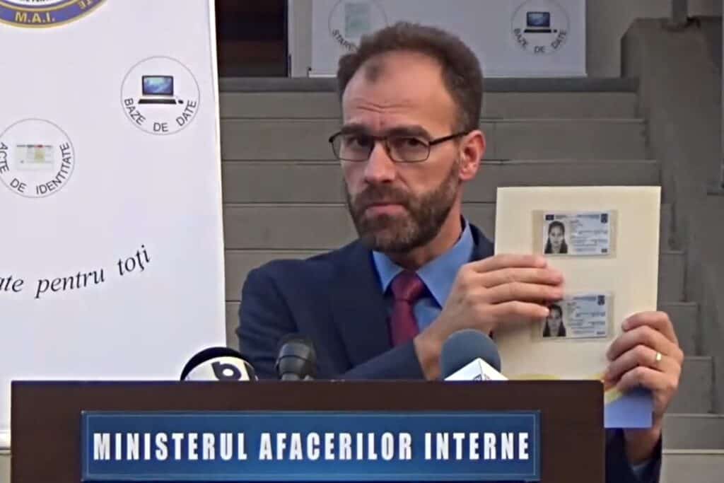 Chestorul de poliţie Cătălin-Aurel Giulescu, despre nou CI electronică. foto: captură youtube