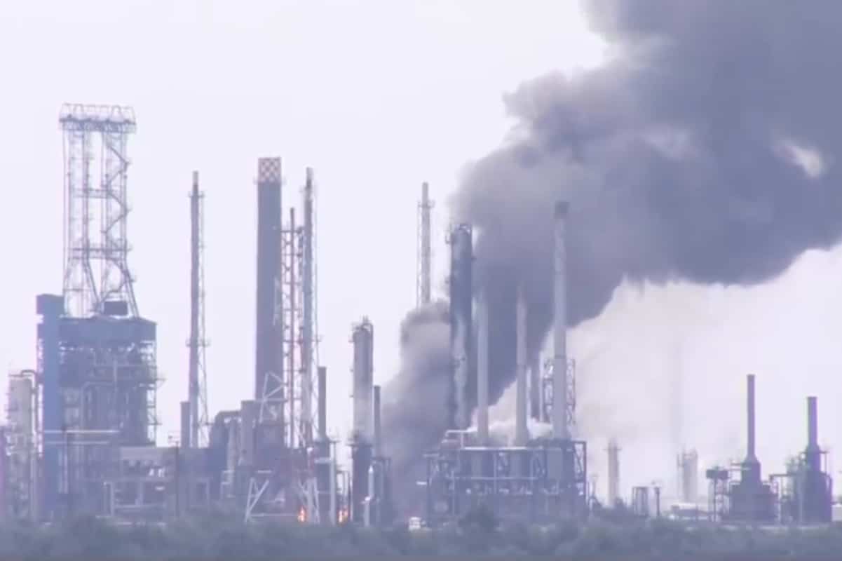 Rafinăria Petromidia, amendată cu 100000 de lei de Garda de Mediu, după incendiul de luna trecută, în urma căruia au murit trei oameni