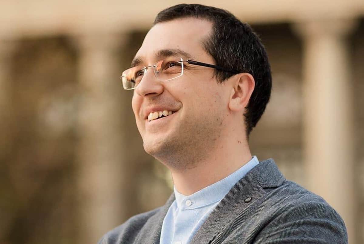 Vlad Voiculescu, ironic, după ce Dan Voiculescu i-a luat apărarea lui Cîțu: "Nu pot să nu salut intrarea domnului profesor în #echipacâștigătoare"