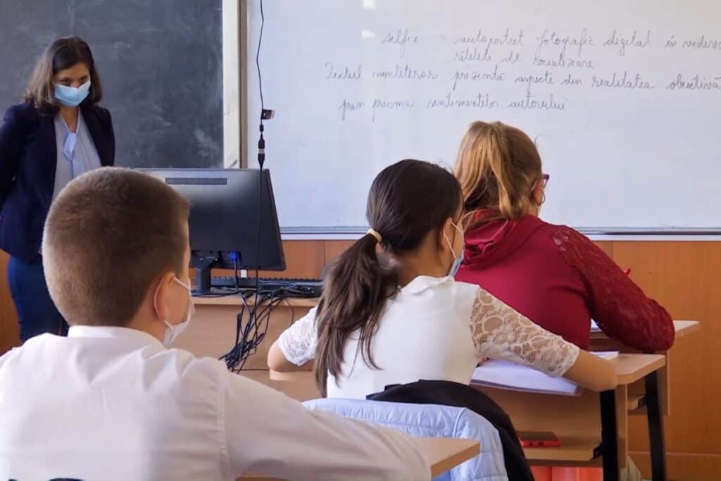 Generaţia sub presiune, campania care prezintă problemele elevilor după un an şi jumătate de pandemie, începe azi la Observator 19