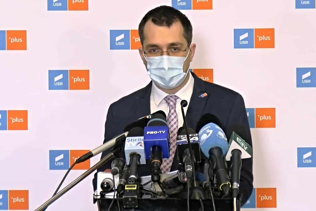 Vlad Voiculescu: Personalul din centrele de vaccinare, neplătit din luna mai