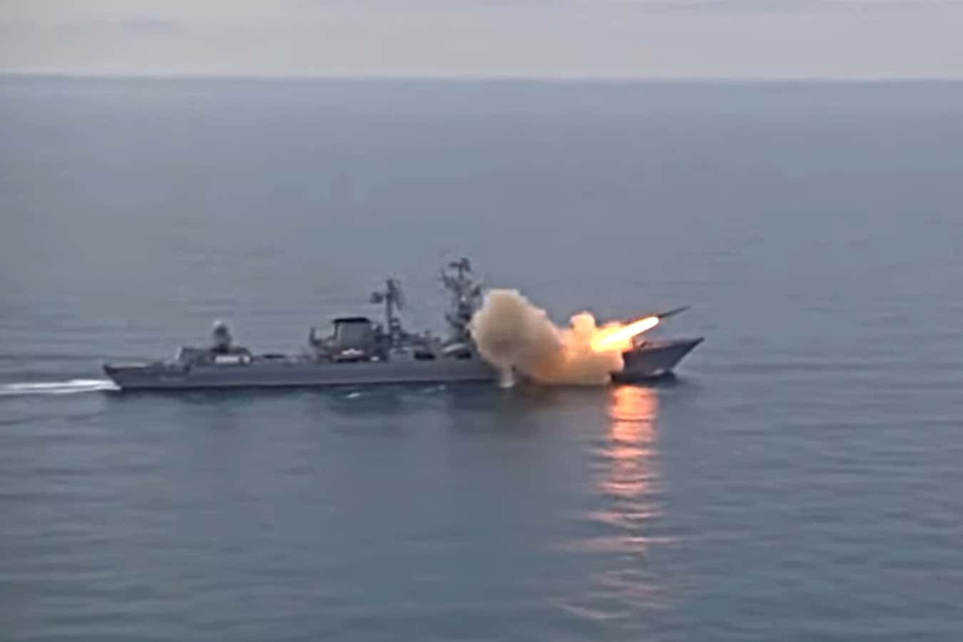 Crucișătorul Moscova, care a bombardat Insula Șerpilor. Sura foto: captură youtube