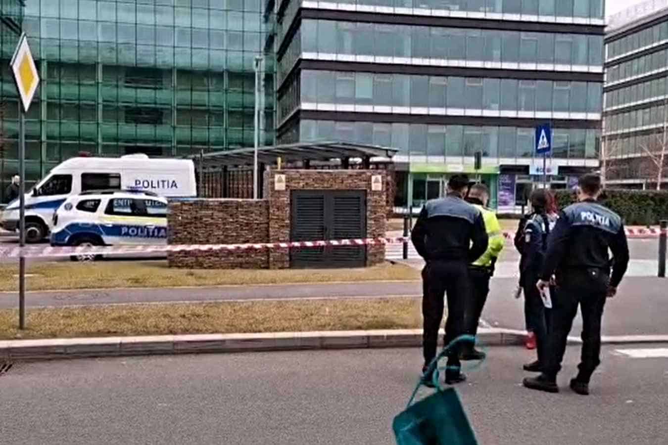 Alertă cu bombă la sediul postului de radio Europa FM. Sursa foto: captura video