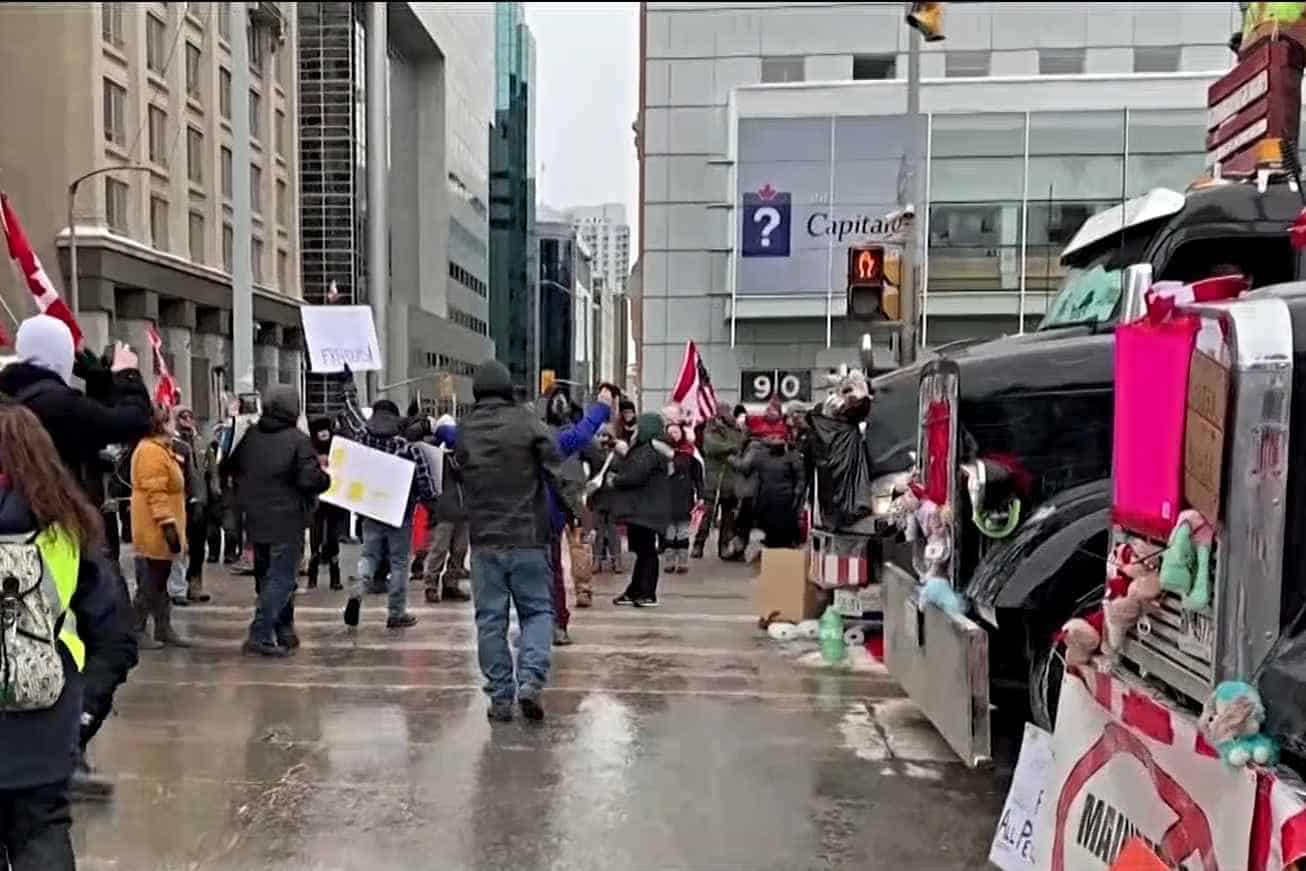 Ottawa „scăpată de sub control”! Primarul a declarat stare de urgenţă, după protestele camionagiilor