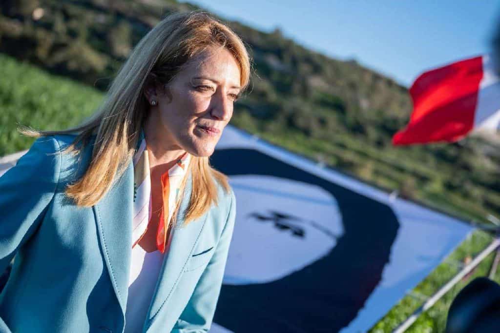 Roberta Metsola, președinta Parlamentului European, cere ca Rusia să fie exclusă din sistemul SWIFT. Sursa foto: Twitter