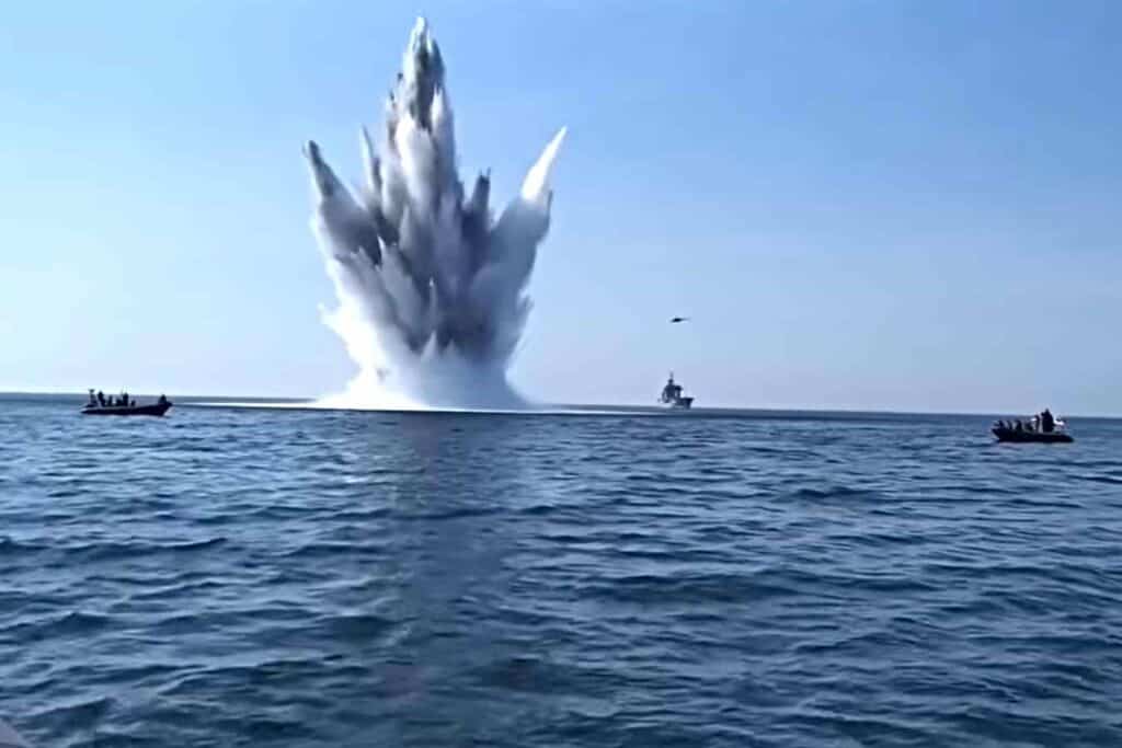 Mină marină, în apropiere de Capul Midia. Intervenția a Forțelor Navale Române. Sursa foto: ilustrativ/cvp youtube
