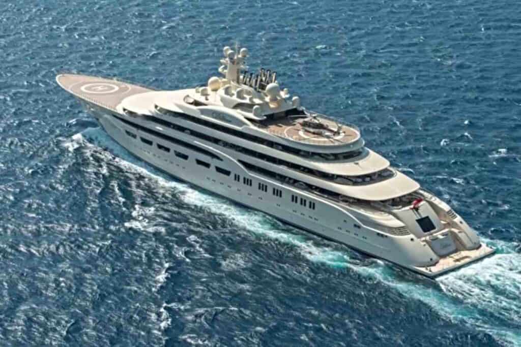 Oligarhul rus Usmanov a rămas fără iahtul de 600 de milioane. VIDEO spectaculos cu ”bijuteria” plutitoare . Sursa foto: captură video youtube