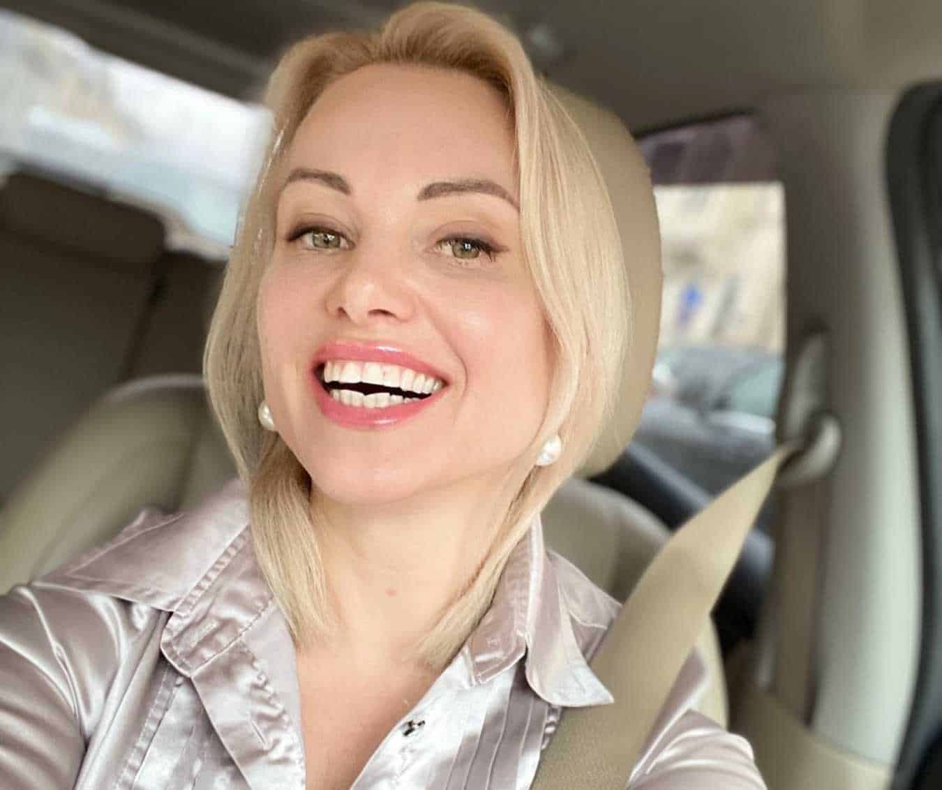 Marina Ovsiannikova după protestul live la Televiziunea rusă riscă ani grei de pușcărie, conform noii legi a lui Putin. Sursa foto: facebook