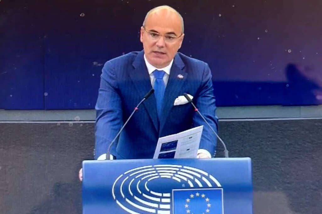 Rareș Bogdan, discurs în Parlamentul European în care l-a făcut ”Antihrist” pe Putin și a citat din Einstein. Propune un task-force pentru adevăr. Sursa foto: stiripescurt.ro
