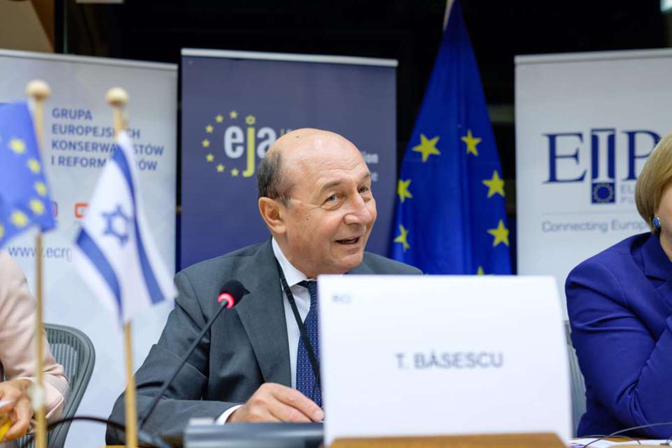Băsescu susține un rol mai activ al României în războiul din Ucraina, plus armata obligatorie. Sursa foto: facebook