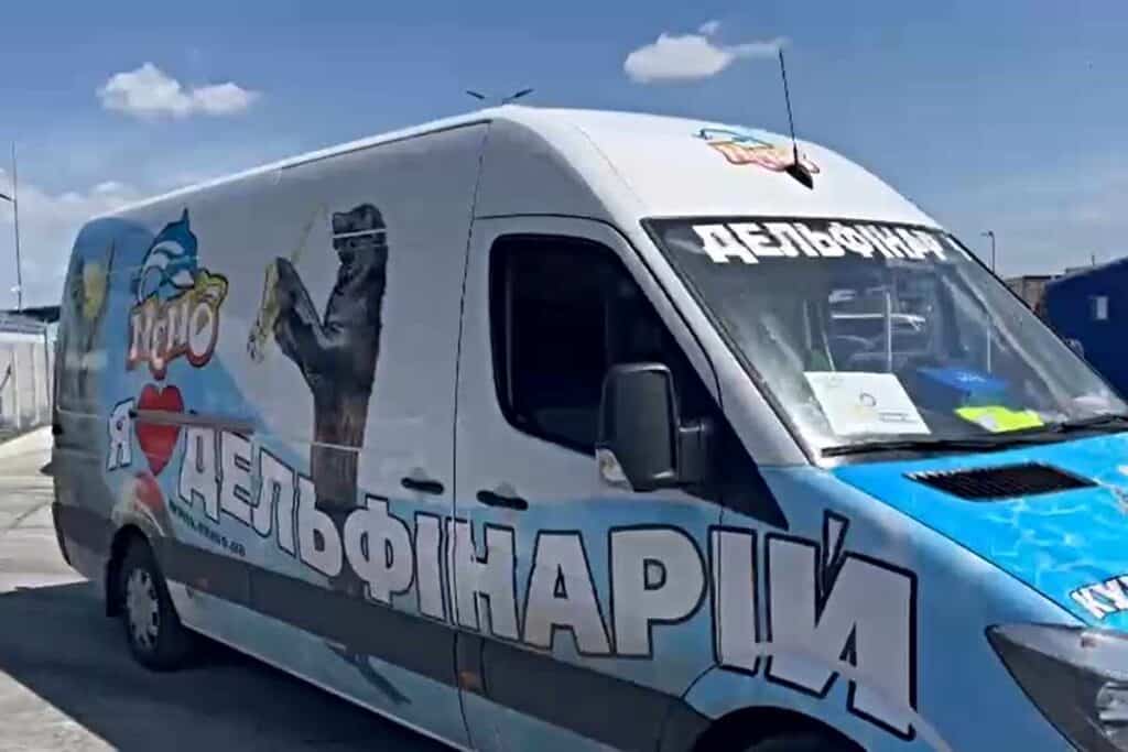 La Delfinariul din Constanţa ajunf patru delfini şi trei lei de mare
