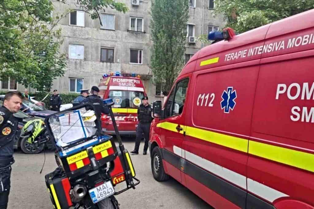 Sinucidere în TImișoara: O mamă a sărit de pe un bloc, împreună cu cei doi copii minori. Foto: ISU Timiș
