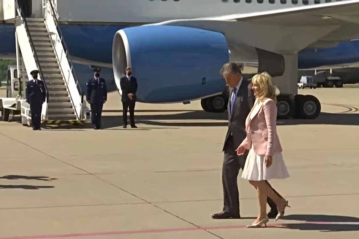 Jill Biden, prima Doamnă a Statelor Unite, vizită în România. Prima oprire, la Baza Kogălniceanu. Sursa foto: captura video