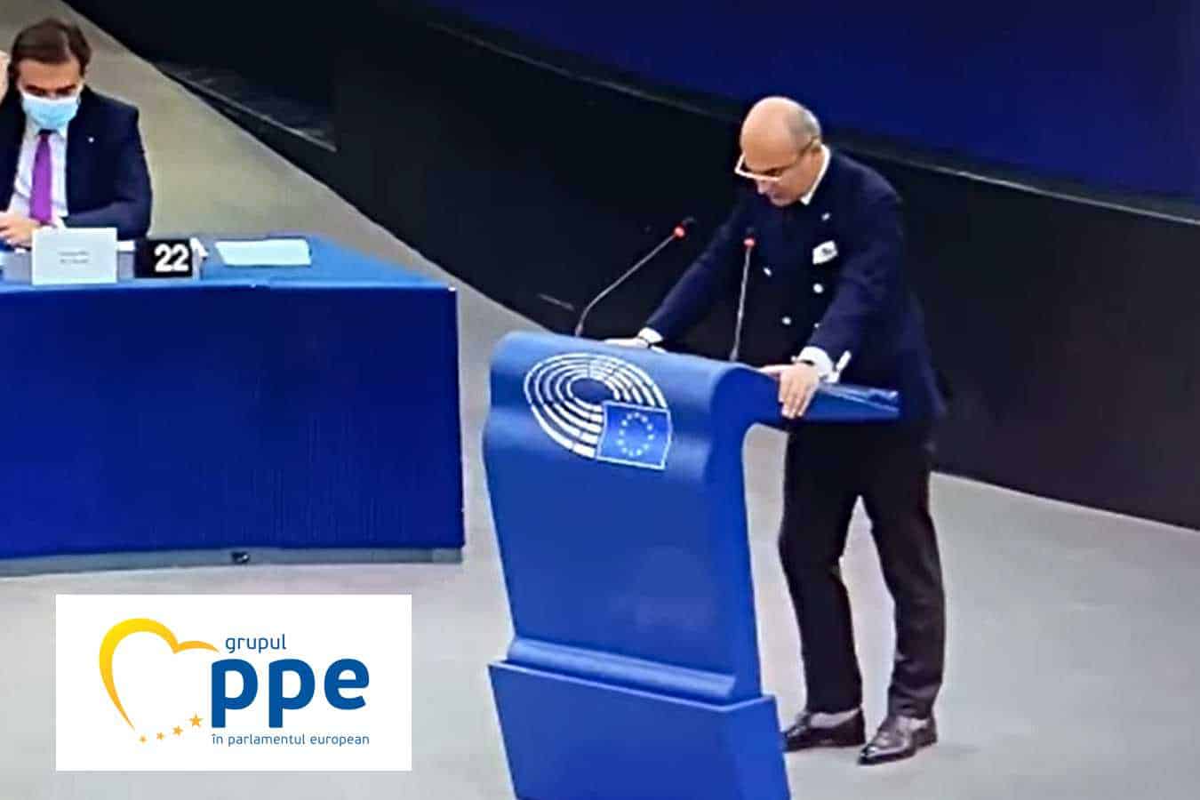 Rareș Bogdan, mesaj de Ziua Europei, 9 mai: ”Trăim vremuri complicate, în care se ciocnesc două lumi. Oamenii luptă pentru victoria iubirii asupra fricii!”. Sursa foto: stiripescurt.ro