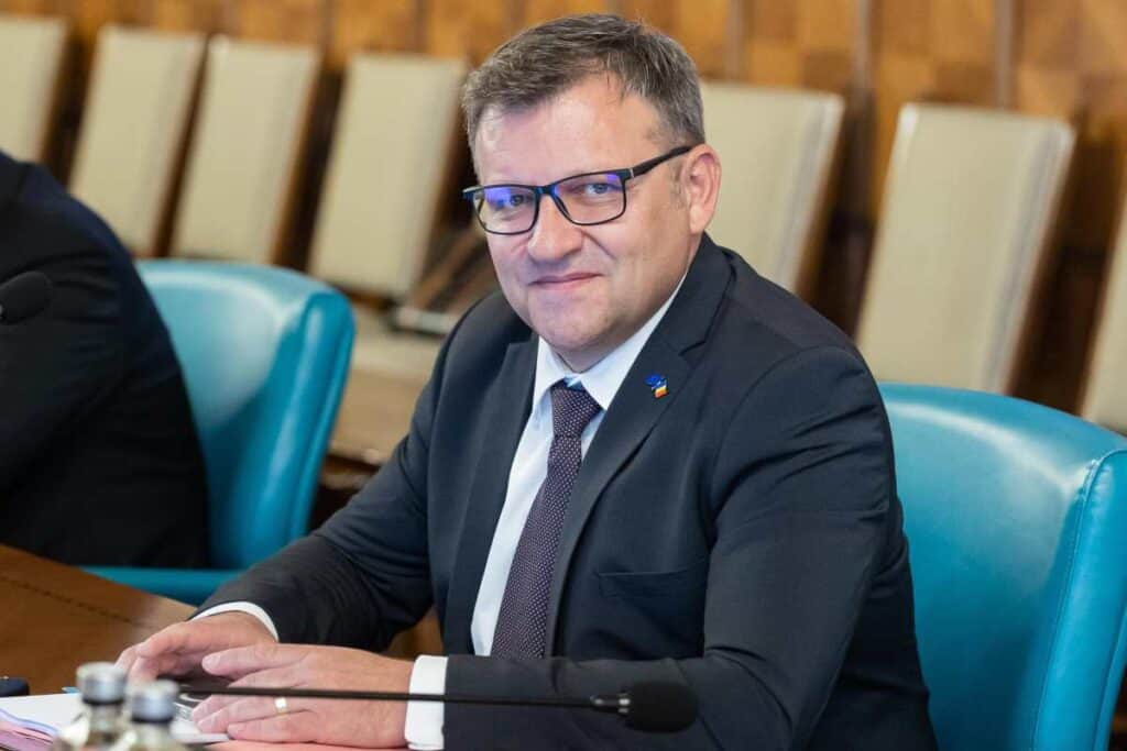 Angajatorii din mediul privat pot majora salariile cu 200 de lei. Budăi:această creştere nu va fi taxată. Sursa foto: guv.ro
