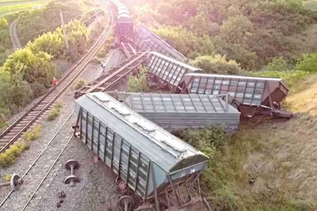 11 vagoane ale unui tren privat de marfă au deraiat