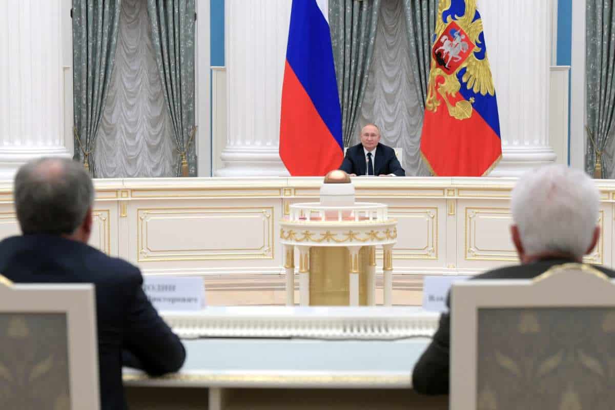 Putin amenință Ocidentul